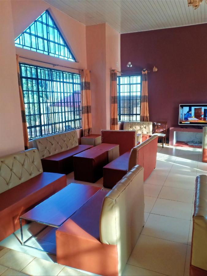 The Peak Meadows Hotel Ньєрі Екстер'єр фото